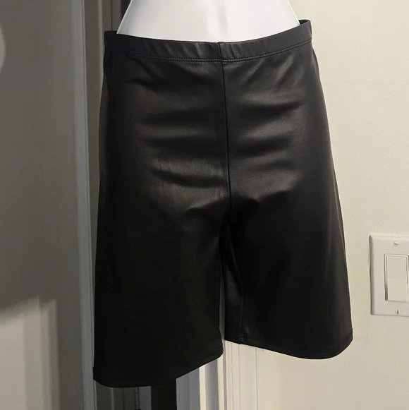 Fashion Nova Chloe Faux Leather Short Set Black Size Medium - Picture 7 of 7